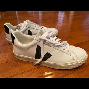 Never been worn, Veja sneakers.